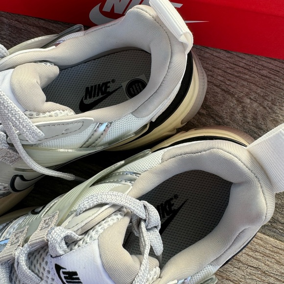 Brand New Nike V2K Run “Summit White Metallic Silver “ Women’s Shoes FD0736-100 - Picture 7 of 12